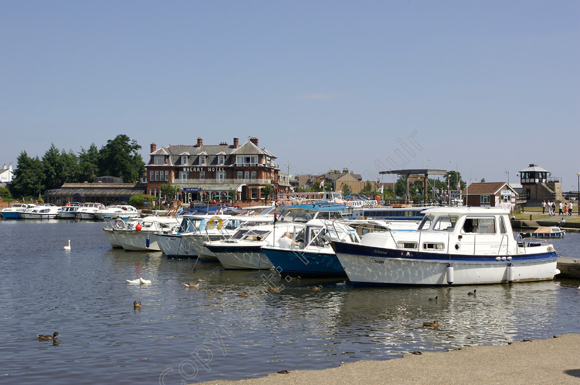 RMS-0006 
 Oulton Broad, Suffolk 
 Keywords: boats, east anglia wherry hotel, lakes, lowestoft, oulton broad, suffolk