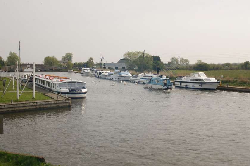 RM-0136 
 Potter Heigham Norfolk Broads 
 Keywords: boats Broads Norfolk Potter Heigham rivers UK