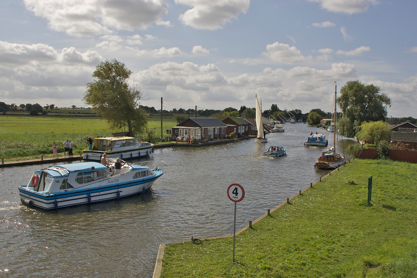 RMP-0020 
 Potter Heigham Norfolk Broads 
 Keywords: boats, Norfolk Broads, Potter Heigham, river