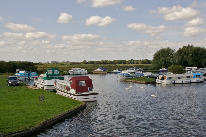 RMP-0030 
 Potter Heigham Norfolk Broads 
 Keywords: boats, Norfolk Broads, Potter Heigham, river