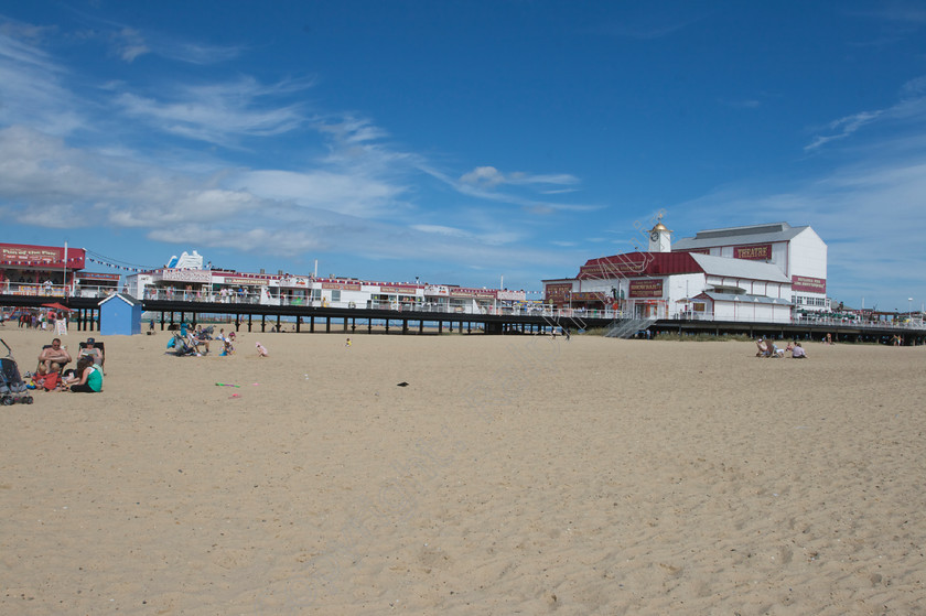 A MG 010 
 Britannia Pier, Great Yarmouth 
 Keywords: beach, Britannia Pier, england, great yarmouth, norfolk, Sea Front, uk