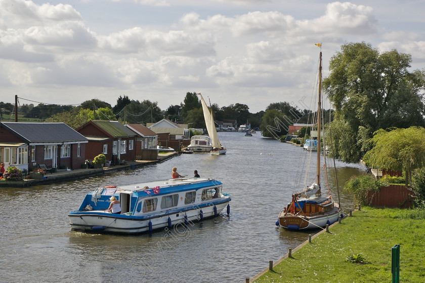 RMP-0018 
 Potter Heigham Norfolk Broads 
 Keywords: boats, Norfolk Broads, Potter Heigham, river