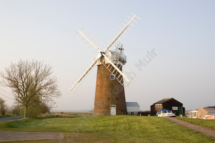 RM-0034 
 Horsey Mill at sunrise 
 Keywords: windmill norfolk sunrise