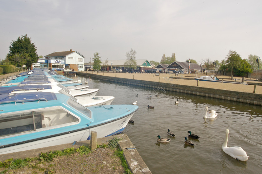 RM-0121 
 Potter Heigham Norfolk Broads 
 Keywords: boats Broads Norfolk Potter Heigham rivers UK